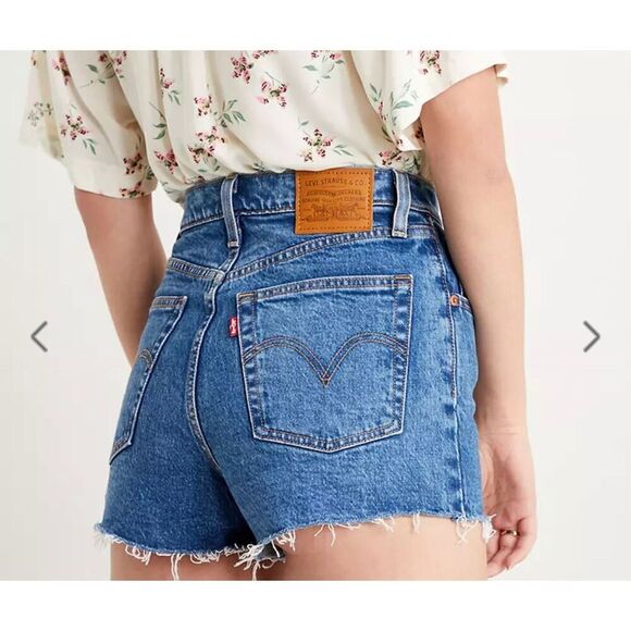Levi's Pants - Levi’s Ribcage Shorts size 25